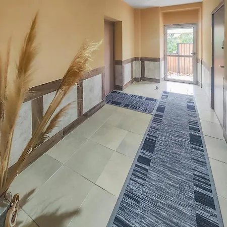 1 Bedroom Cozy In Chinian Apartamento Saint-Chinian